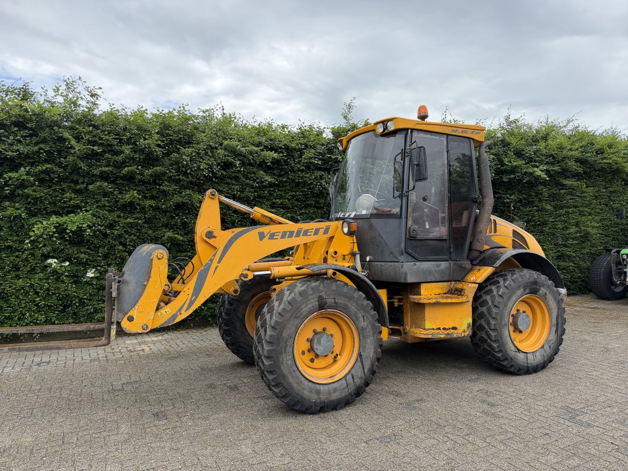 Venieri 963B shovel met 5931 uur