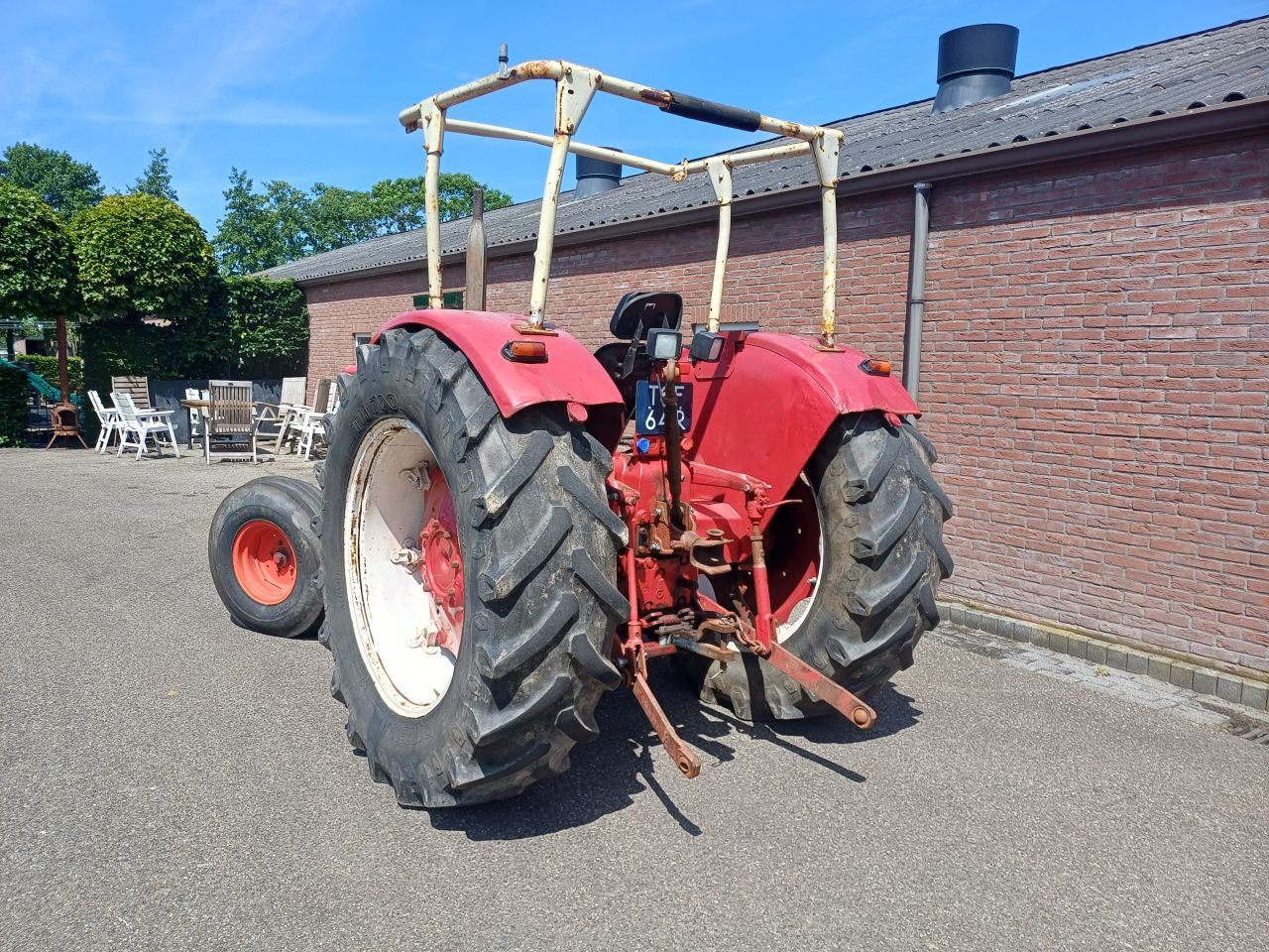 International 824