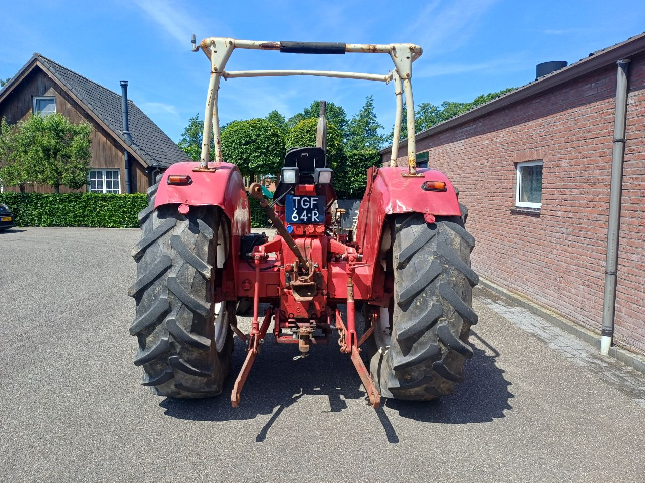 International 824