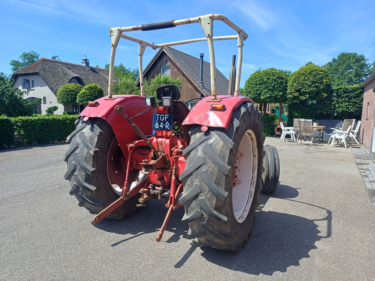 International 824