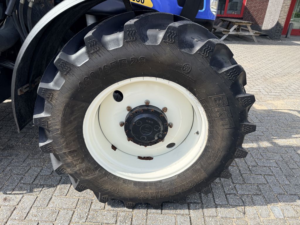 New Holland T6030 Delta Electro Command