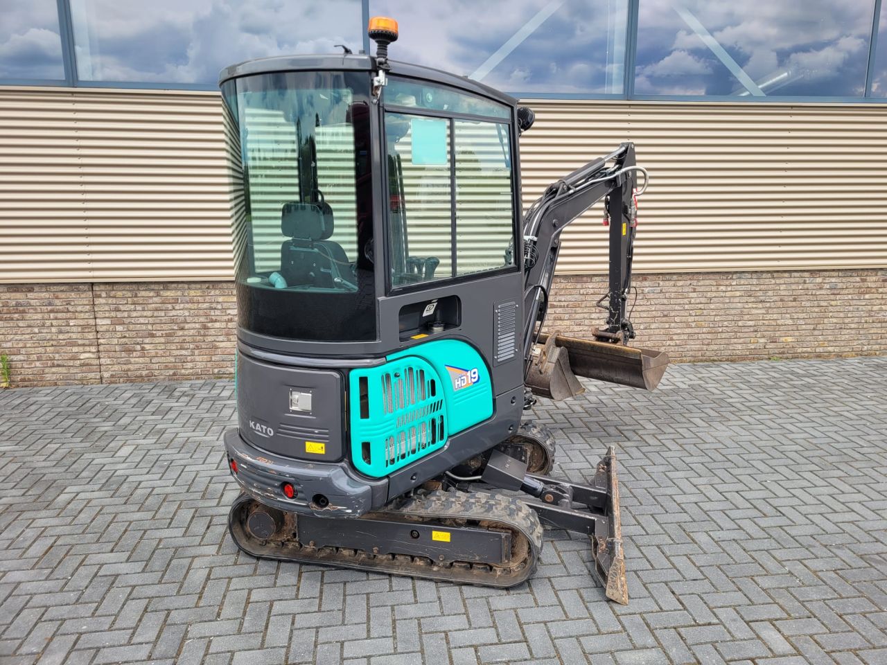 Kato ( ihi ) vxt HD-19