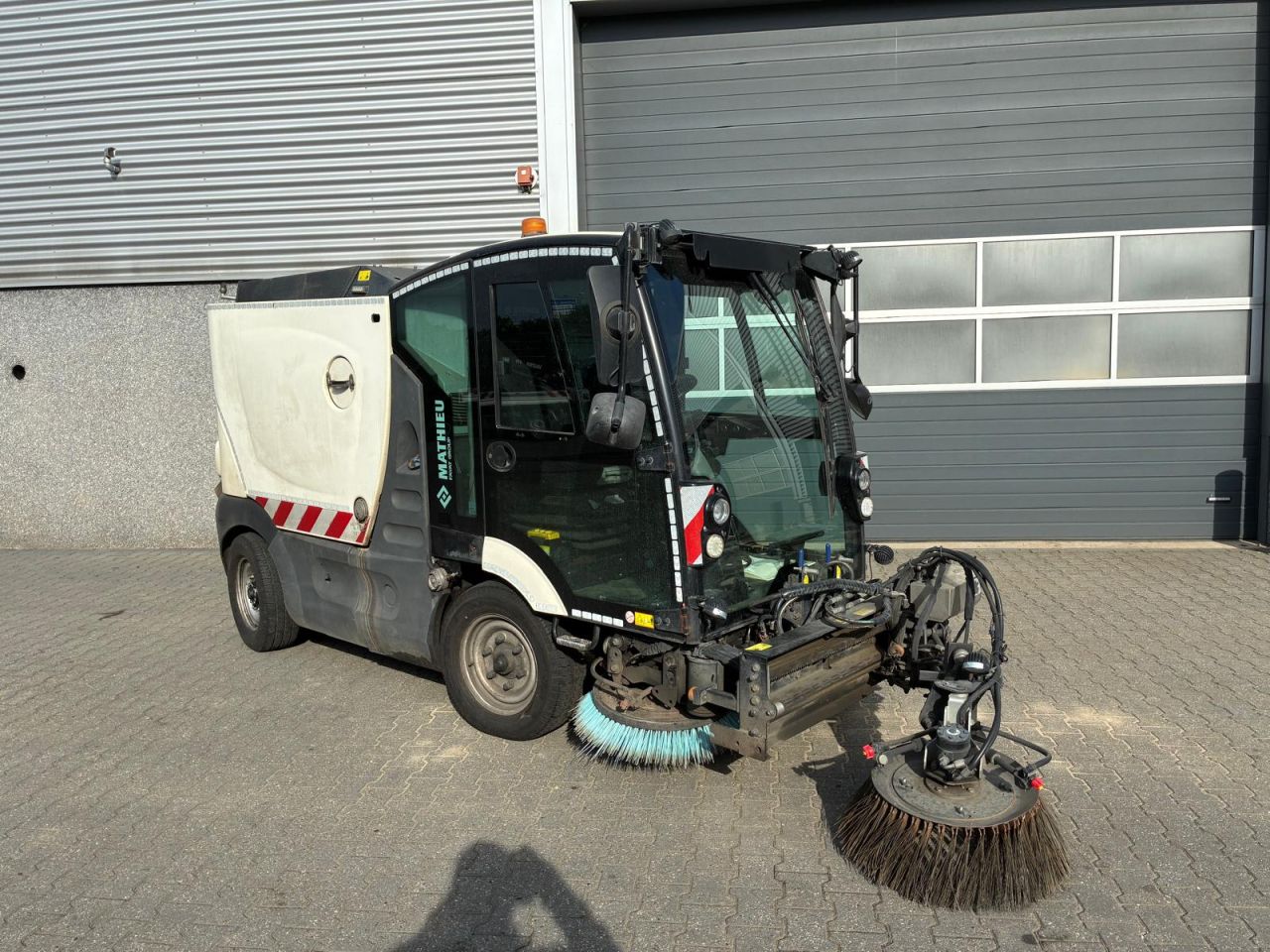Mathieu MC210 Veeg/zuigwagen