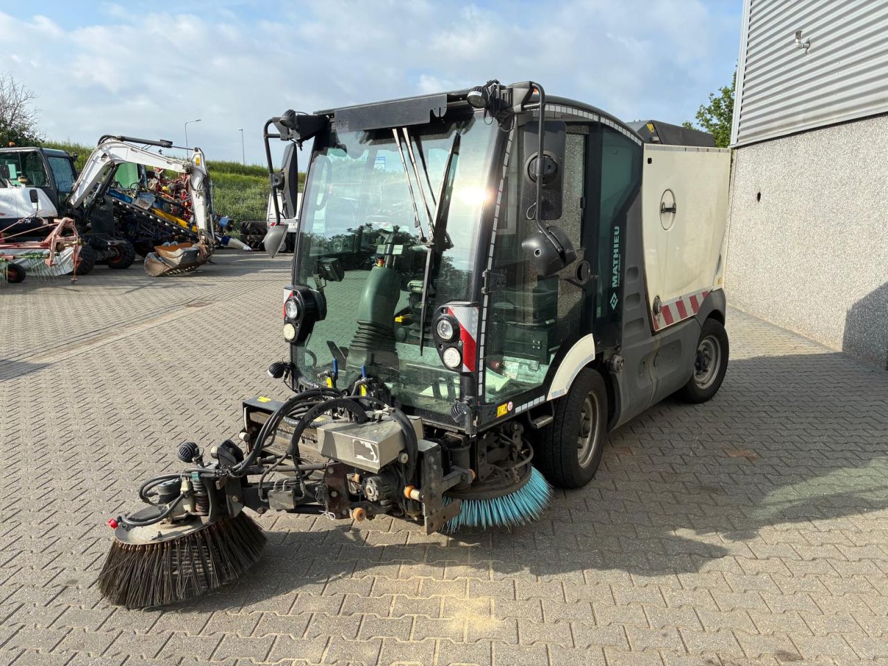 Mathieu MC210 Veeg/zuigwagen
