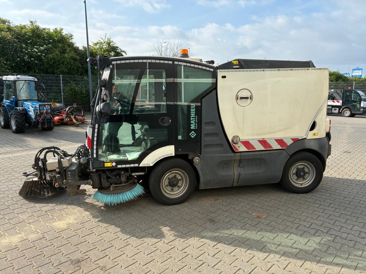 Mathieu MC210 Veeg/zuigwagen