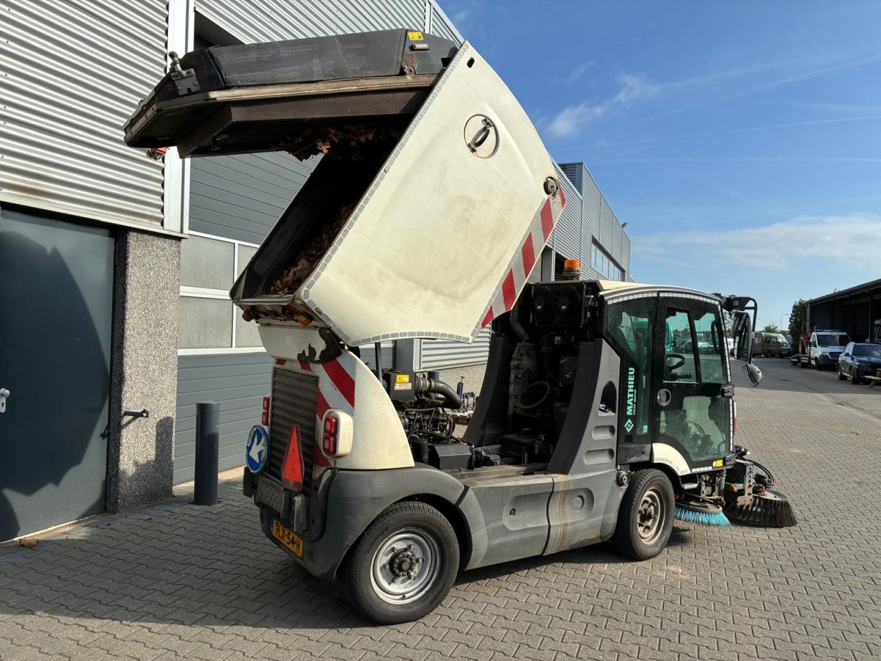 Mathieu MC210 Veeg/zuigwagen