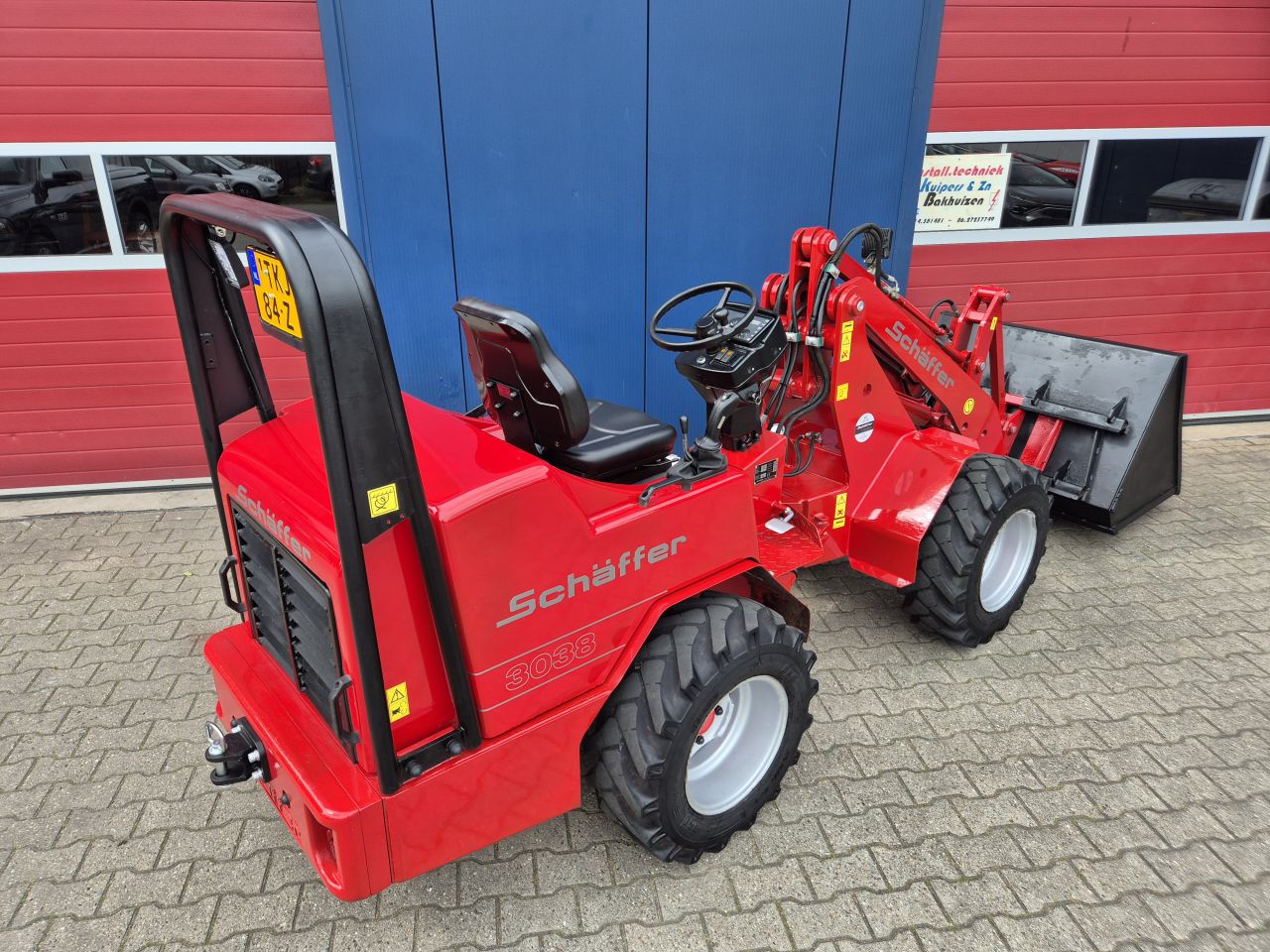SCHAFFER 3038 SHOVEL MET BAK, PALLETVORKEN EN KENTEKEN