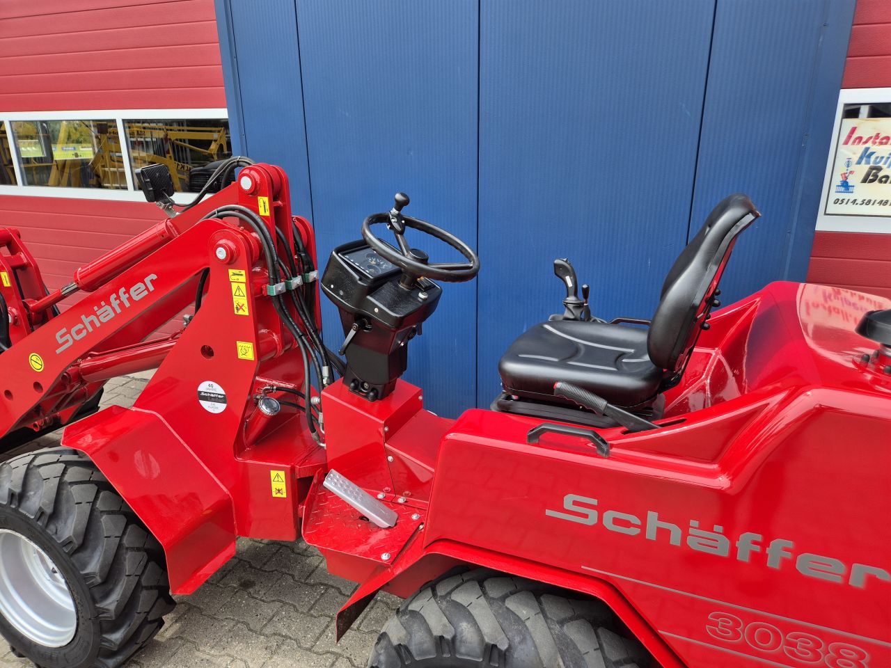 SCHAFFER 3038 SHOVEL MET BAK, PALLETVORKEN EN KENTEKEN