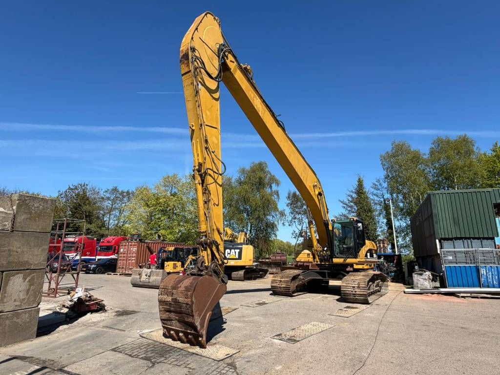 CAT 325 D