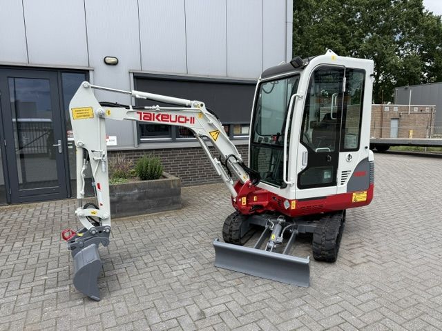 Takeuchi TB016 1.7T Minigraver Minikraan CAT Kubota Bobcat