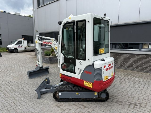 Takeuchi TB016 1.7T Minigraver Minikraan CAT Kubota Bobcat
