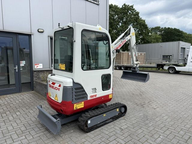 Takeuchi TB016 1.7T Minigraver Minikraan CAT Kubota Bobcat