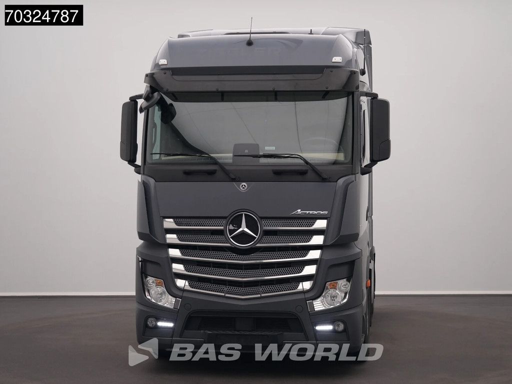 Mercedes Actros 1851 4X2 BigSpace Retarder 2xTanks ACC