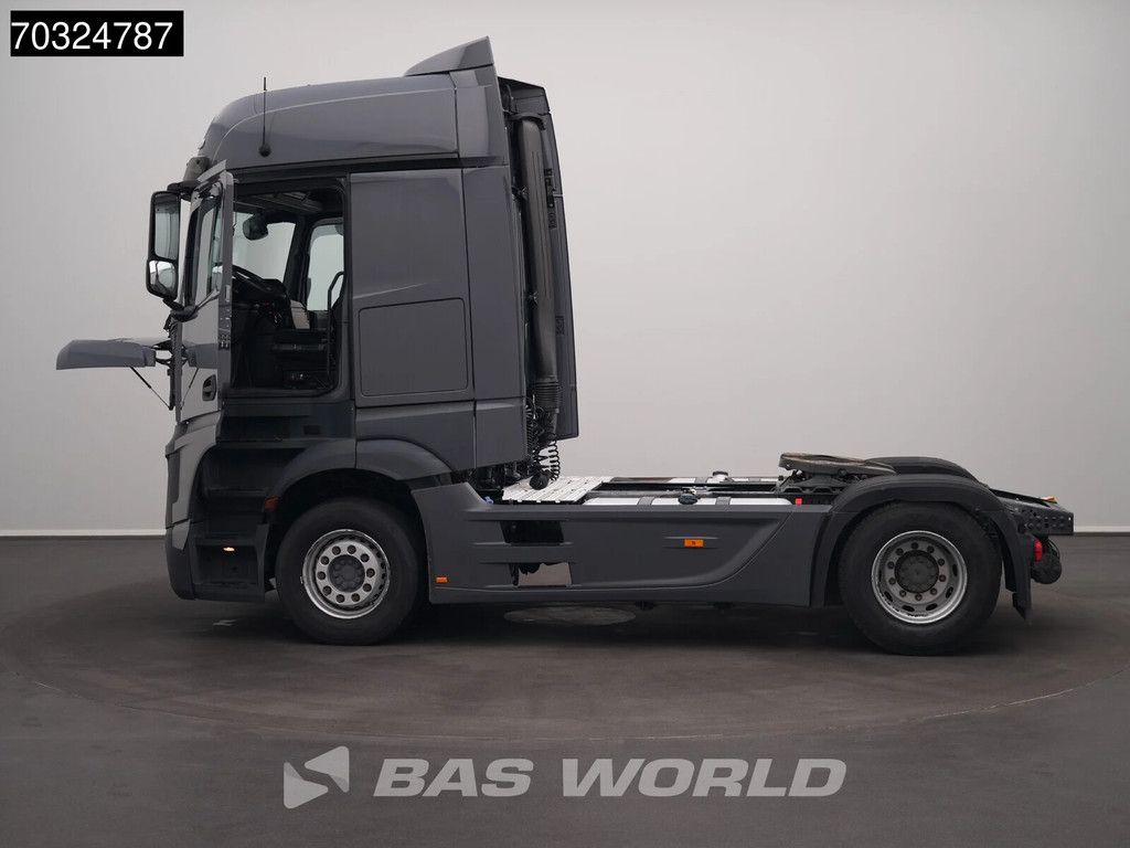 Mercedes Actros 1851 4X2 BigSpace Retarder 2xTanks ACC