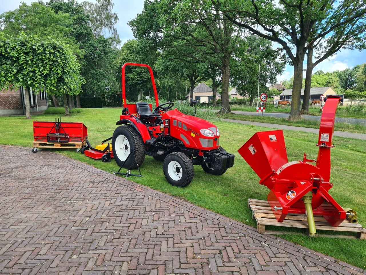 Dong Feng DF 224G3 trekker tuin tractor versnipperaar bloter.
