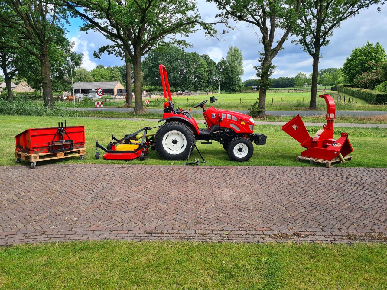 Dong Feng DF 224G3 trekker tuin tractor versnipperaar bloter.