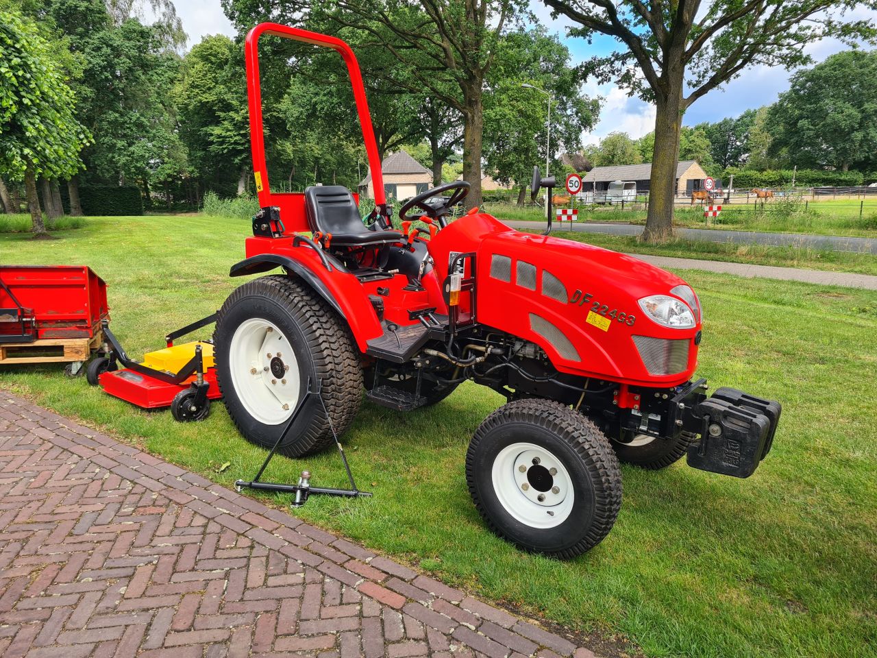 Dong Feng DF 224G3 trekker tuin tractor versnipperaar bloter.