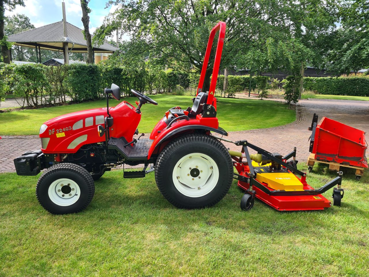 Dong Feng DF 224G3 trekker tuin tractor versnipperaar bloter.