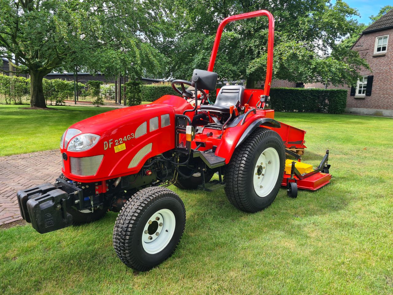 Dong Feng DF 224G3 trekker tuin tractor versnipperaar bloter.