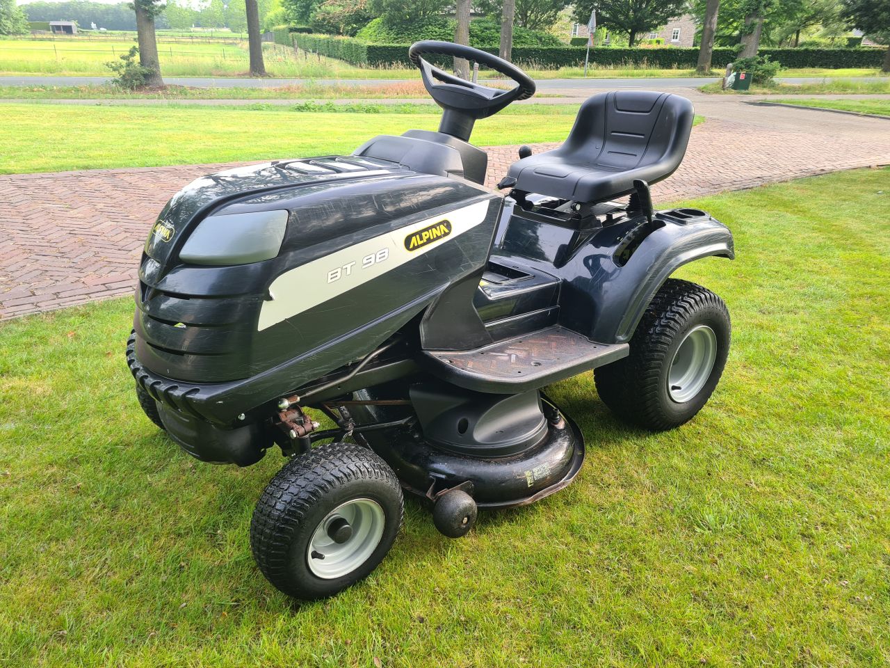 Stiga Alpina BT 98 zitmaaier zijlosser mulch maaidek.