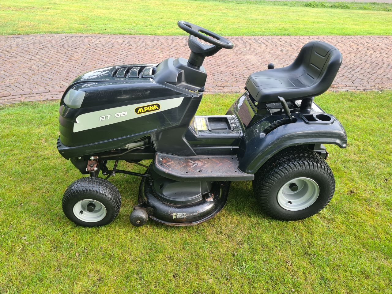 Stiga Alpina BT 98 zitmaaier zijlosser mulch maaidek.