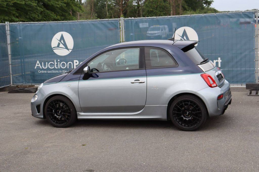 Pkw Abarth 695 Benzin 180 PS 2018 (Margin)