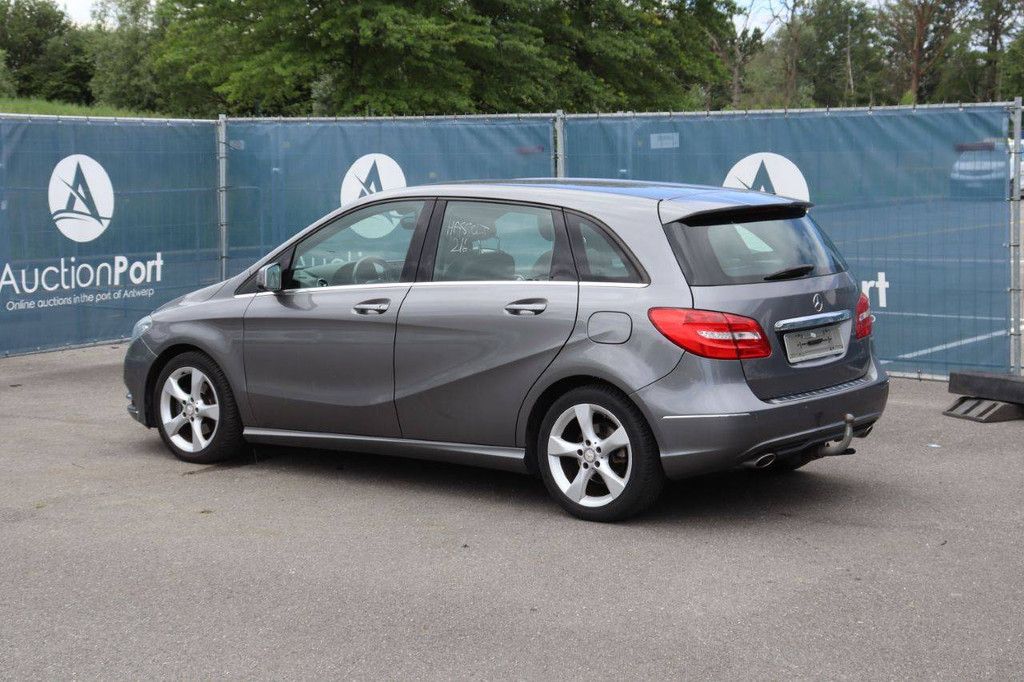 Passenger car Mercedes-Benz B-Class Diesel 109hp 2012 (Margin)