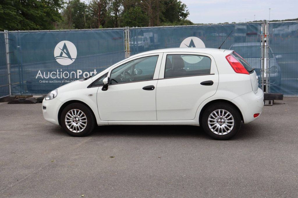 Pkw Fiat Punto Benzin 69 PS 2016 (Marge)