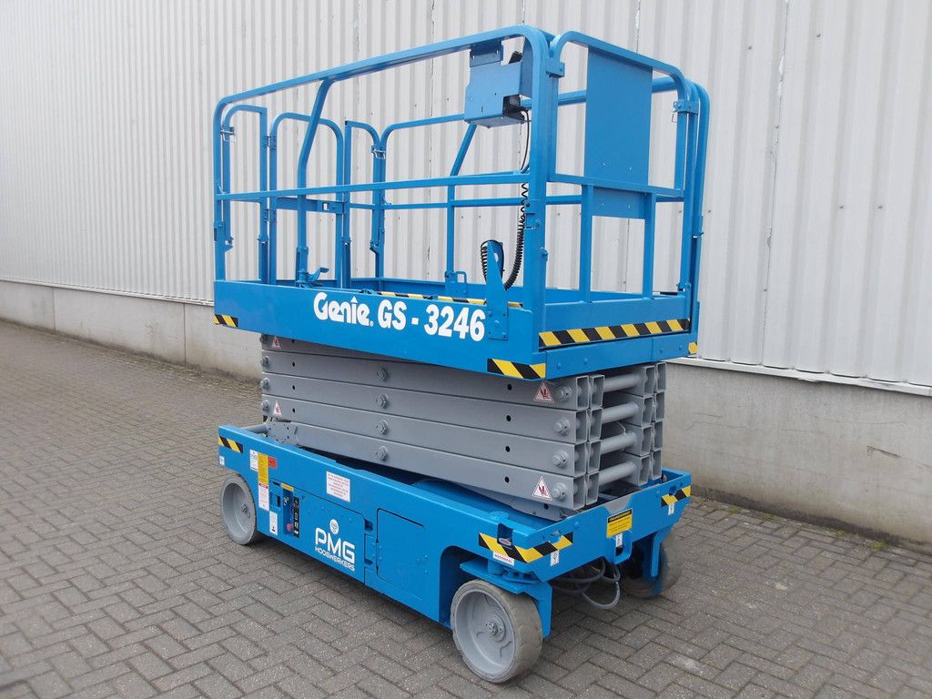 Scissor Lift Genie GS-3246 11.75m Electric 2012