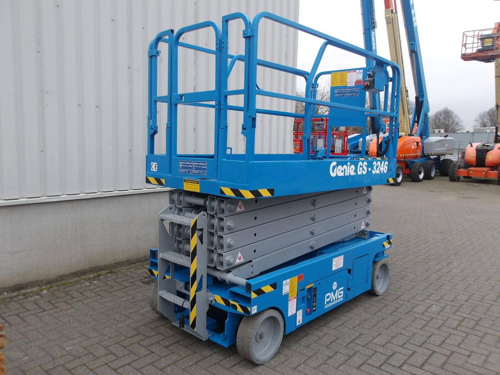 Scissor Lift Genie GS-3246 11.75m Electric 2012