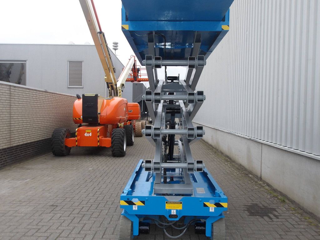 Scissor Lift Genie GS-3246 11.75m Electric 2012