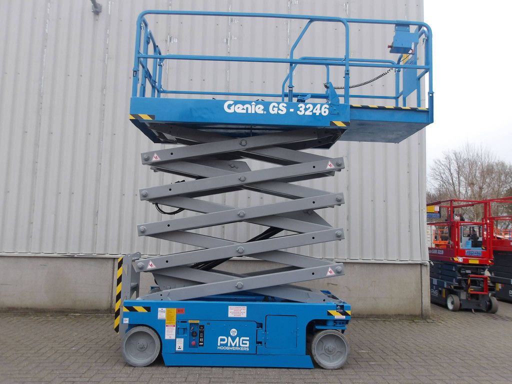 Scissor Lift Genie GS-3246 11.75m Electric 2012