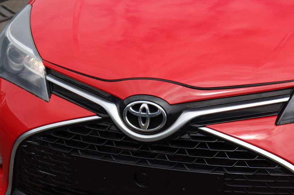 Passenger car Toyota Yaris Petrol 99hp 2016 (Margin)