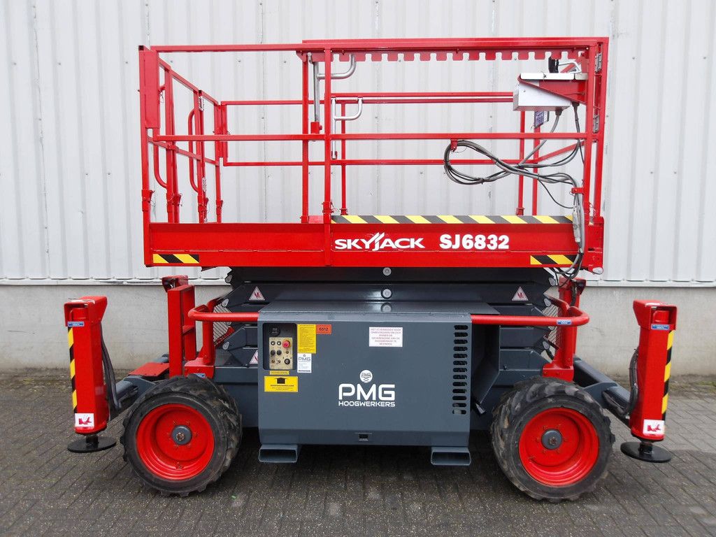 Skyjack SJ6832RT Scherenarbeitsbühne 11,75 m Diesel 2015