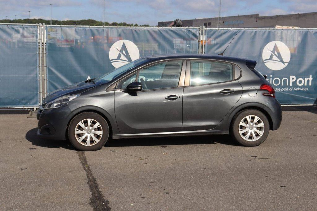 Passenger car Peugeot 208 Petrol 82hp 2015 (Margin)