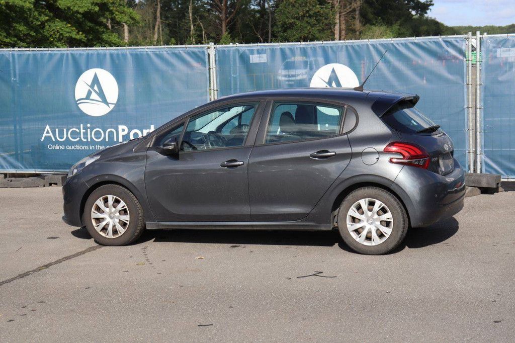 Passenger car Peugeot 208 Petrol 82hp 2015 (Margin)