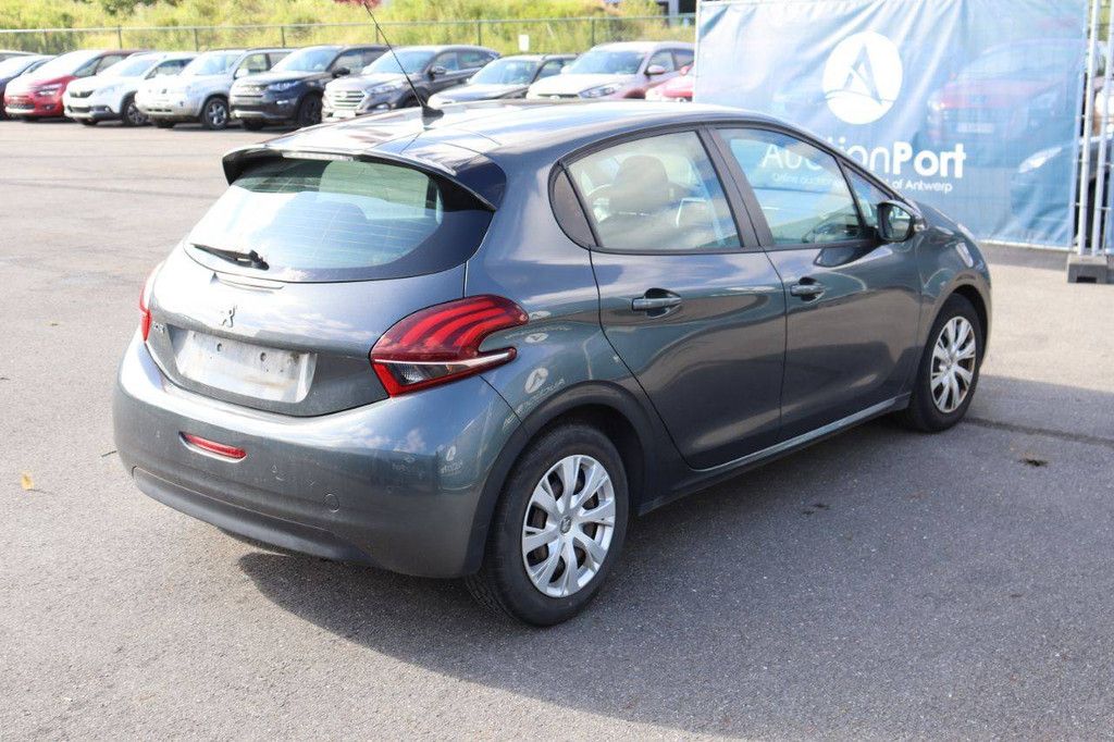 Passenger car Peugeot 208 Petrol 82hp 2015 (Margin)