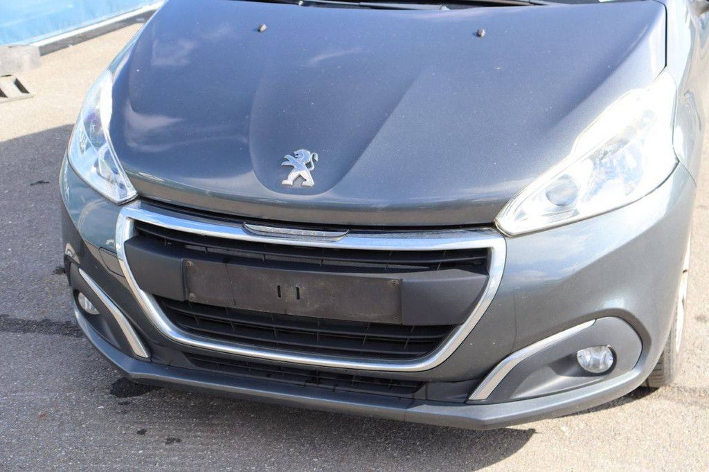 Passenger car Peugeot 208 Petrol 82hp 2015 (Margin)