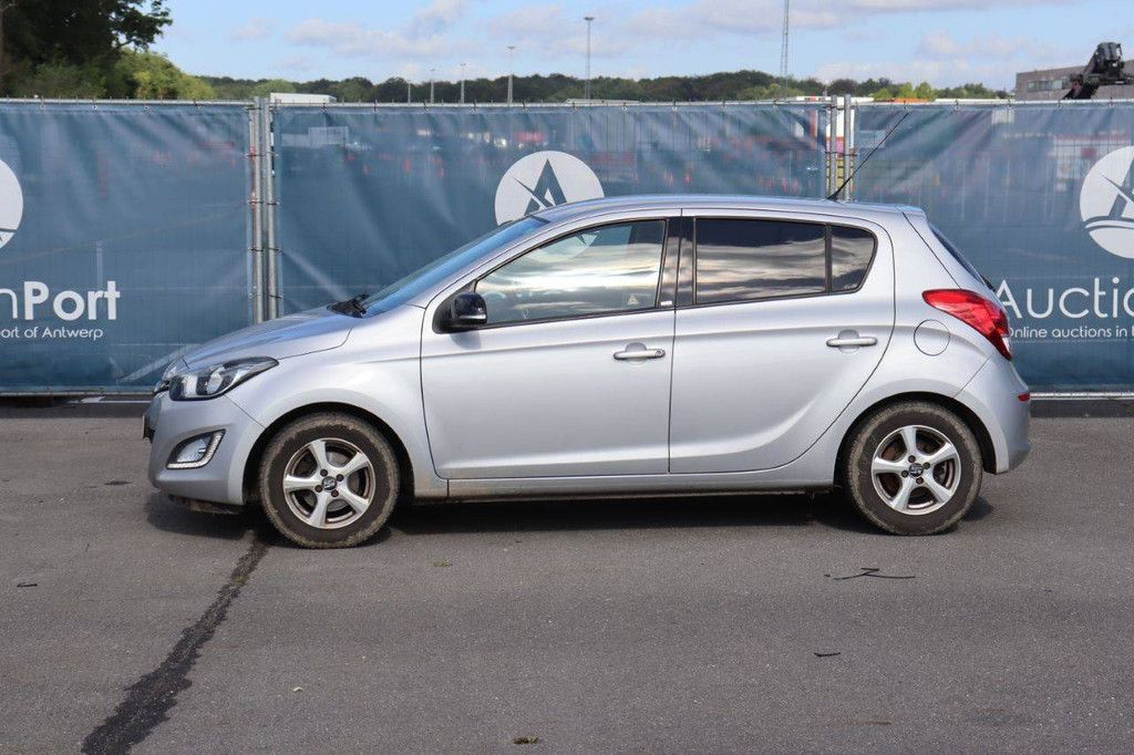 Hyundai i20 Petrol 85hp Passenger Car 2014 (Margin)