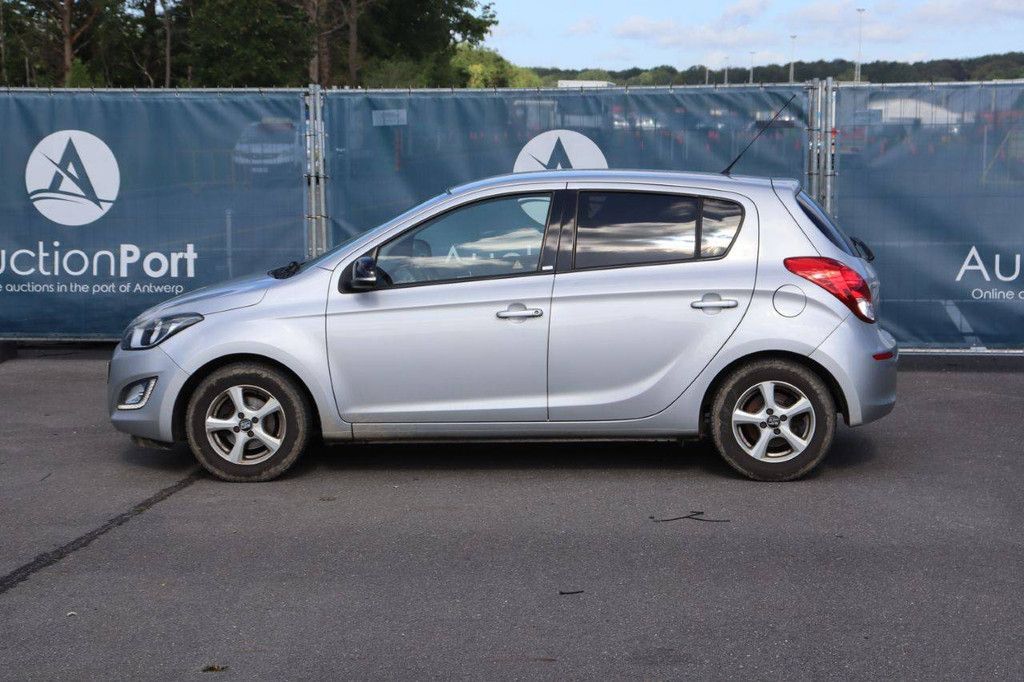 Hyundai i20 Petrol 85hp Passenger Car 2014 (Margin)