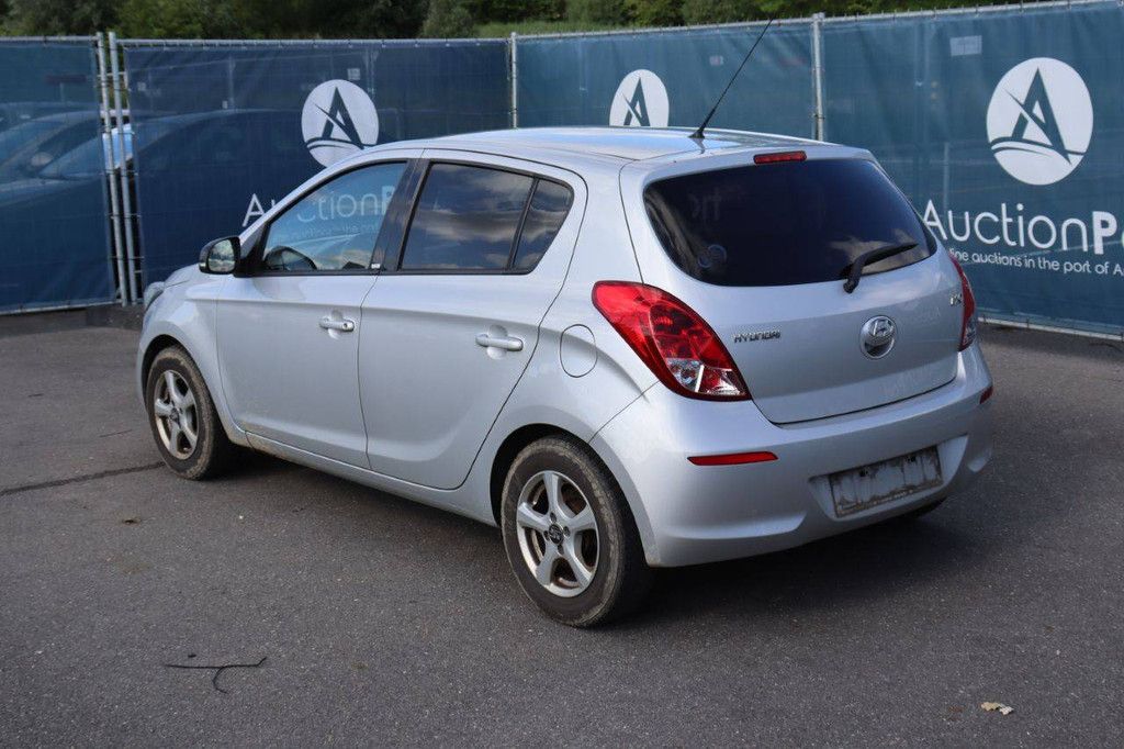 Hyundai i20 Petrol 85hp Passenger Car 2014 (Margin)