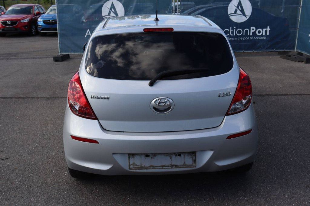 Hyundai i20 Petrol 85hp Passenger Car 2014 (Margin)