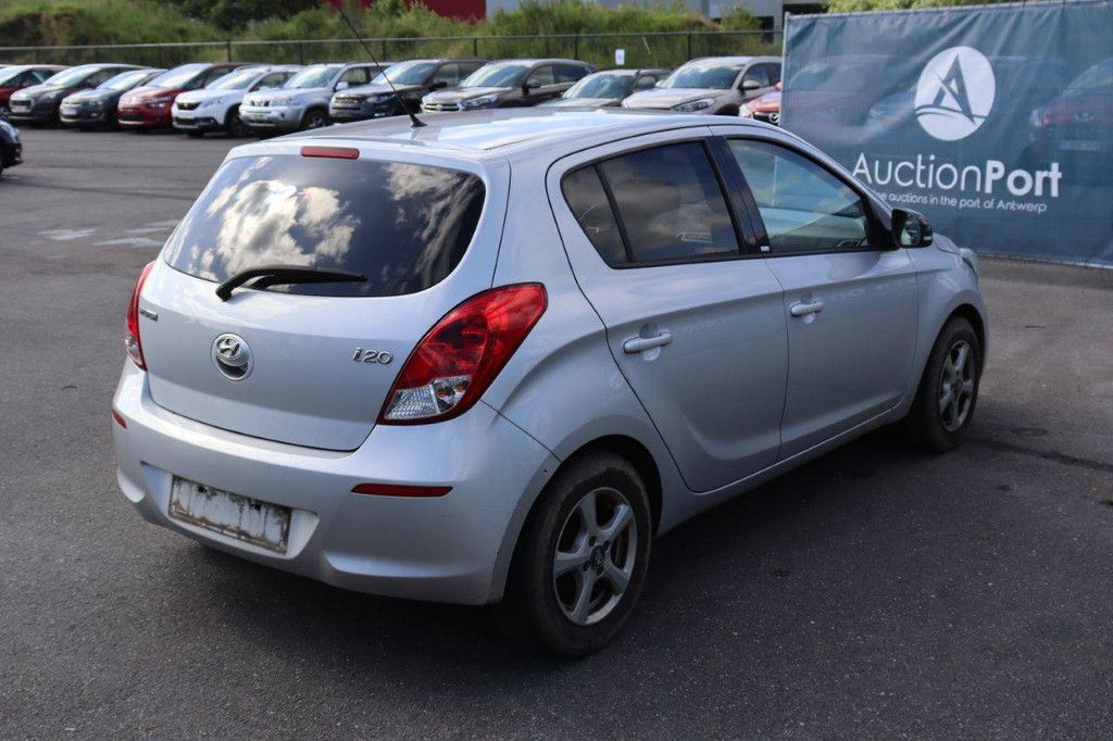 Hyundai i20 Petrol 85hp Passenger Car 2014 (Margin)