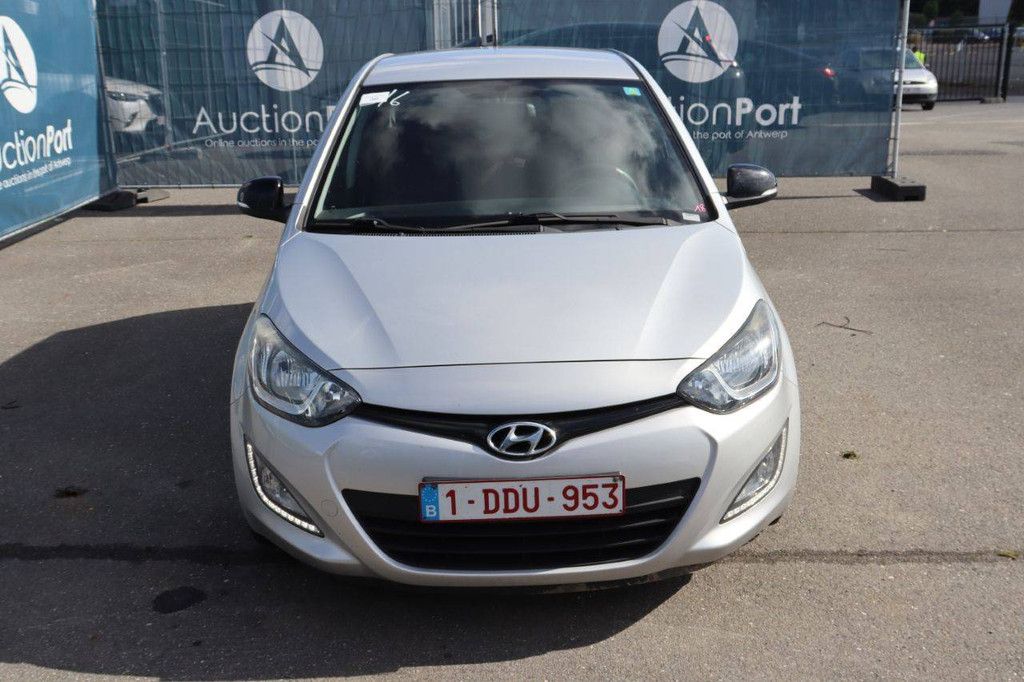Hyundai i20 Petrol 85hp Passenger Car 2014 (Margin)
