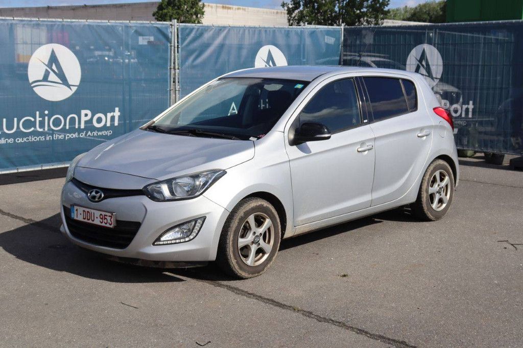Hyundai i20 Petrol 85hp Passenger Car 2014 (Margin)
