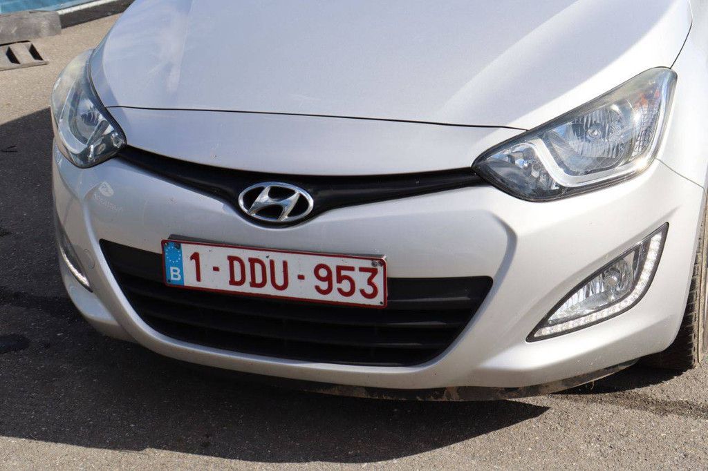 Hyundai i20 Petrol 85hp Passenger Car 2014 (Margin)