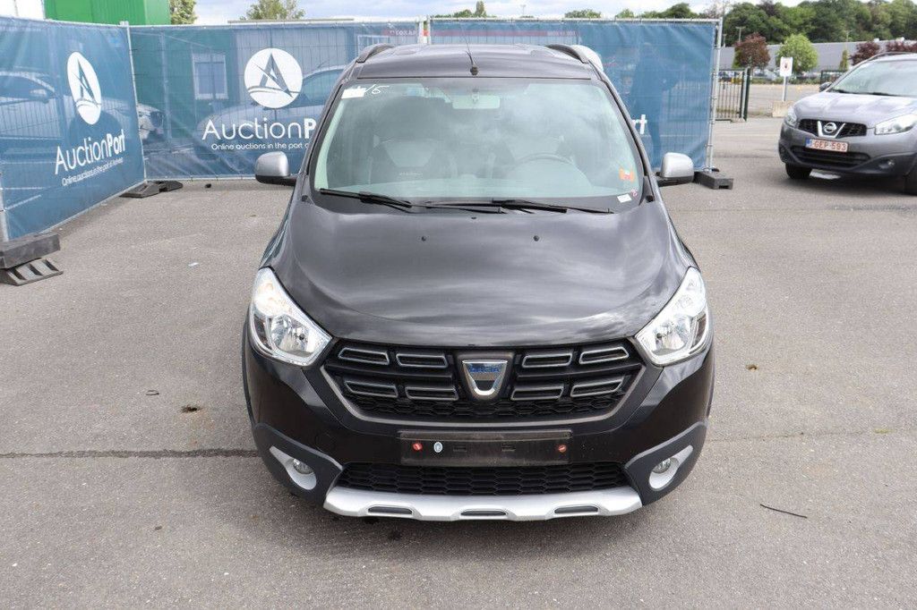 Passenger car Dacia Lodgy Stepway Diesel 109hp 2018 (Margin)