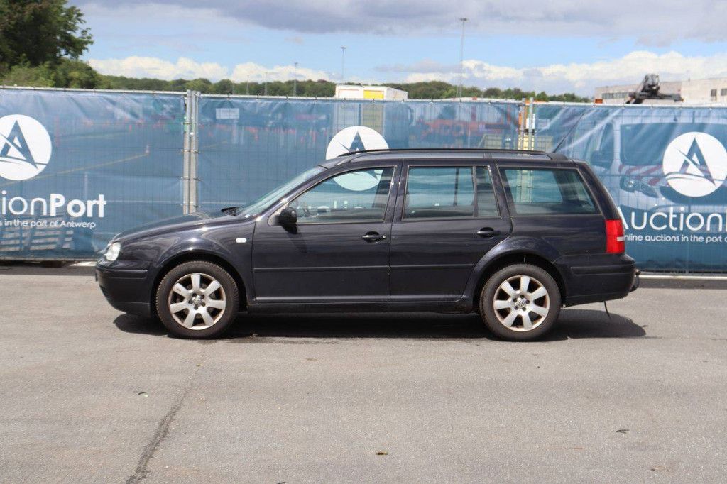 Passenger car Volkswagen Golf Petrol 102hp 2004 (Margin)