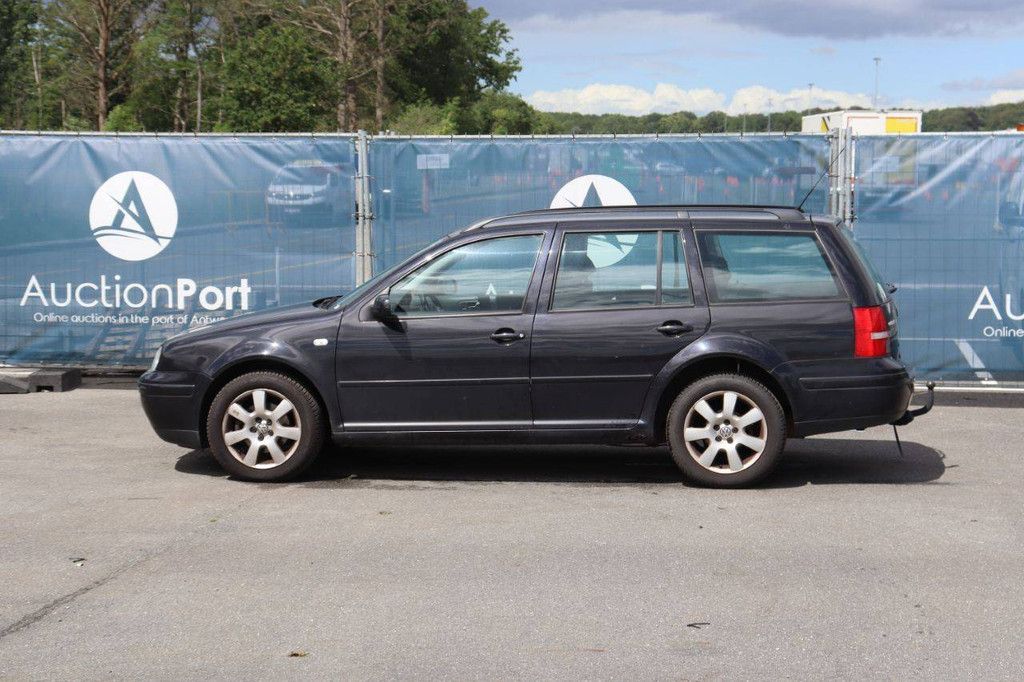 Passenger car Volkswagen Golf Petrol 102hp 2004 (Margin)