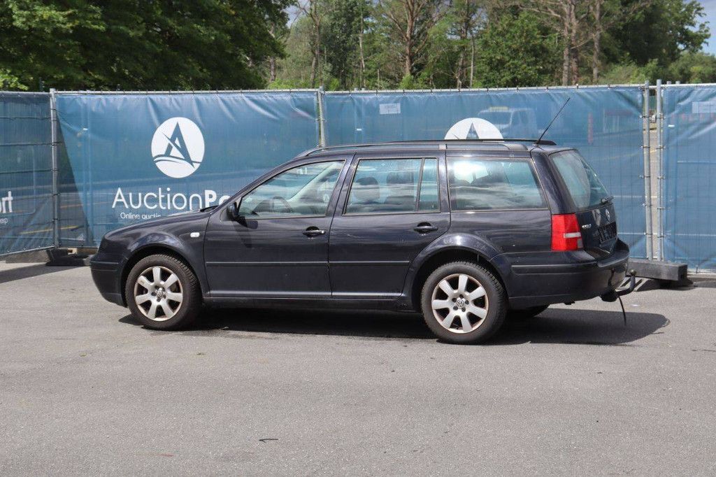 Passenger car Volkswagen Golf Petrol 102hp 2004 (Margin)